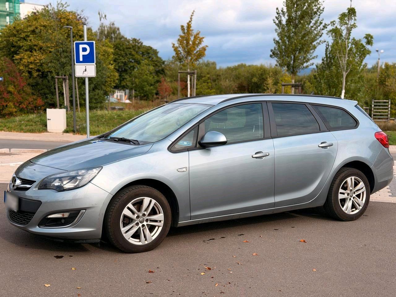 Opel Astra 2013 — photo 12