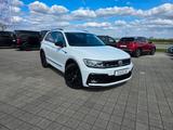 Volkswagen Tiguan Highline R line 4Motion DSG ACC LED NAVI - VW Tiguan Gebrauchtwagen in Freiburg