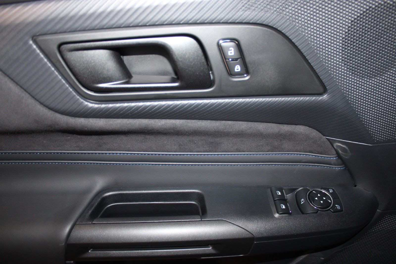 Fahrzeugabbildung Ford Mustang 5.0 TiVCT V8 Dark Horse SOFORT LIEFERBAR
