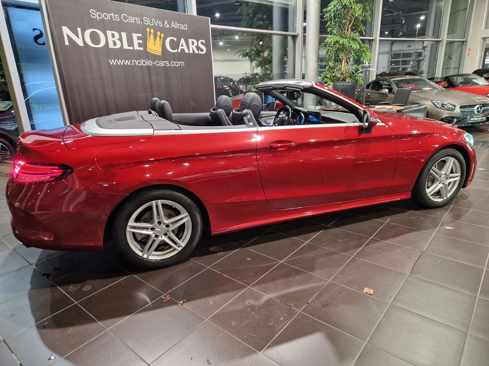 Fahrzeugabbildung Mercedes-Benz C 300 Cabrio AMG Line HUD LED NAV SHZ RFK 18"