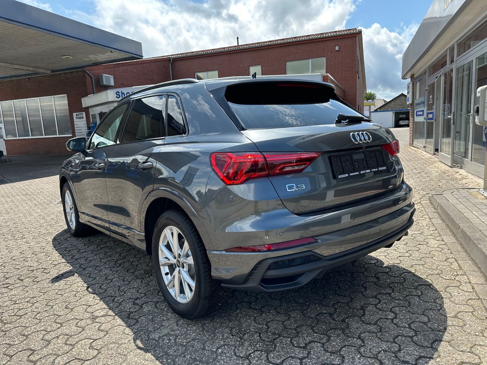 Fahrzeugabbildung Audi Q3 35 TFSI S line S Tronic Navi/Pano/AHK/GRA/18"