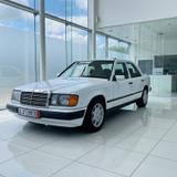 Mercedes-Benz E 230*H-KENNZEICHEN*AUTOMATIK*TŨV 02/2027 - Mercedes-Benz E 230 mit Benzin-Antrieb: Limousine