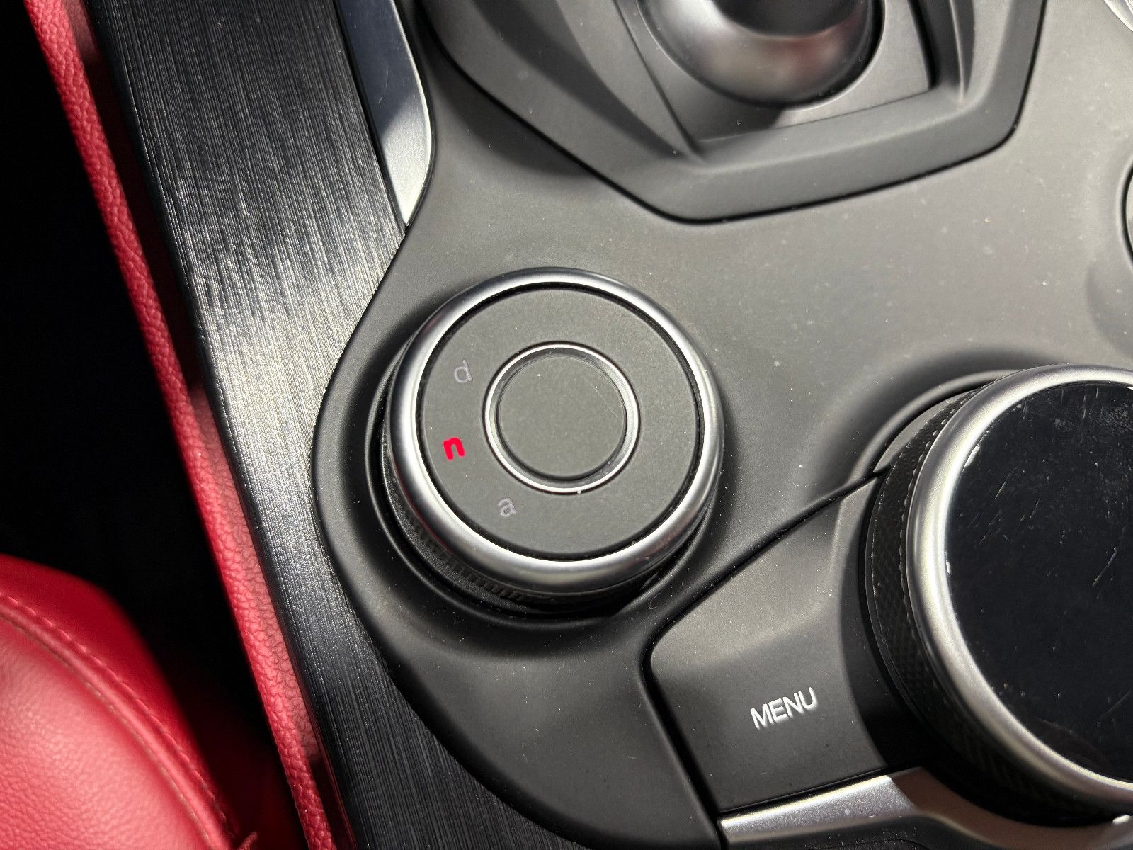 Fahrzeugabbildung Alfa Romeo Stelvio Super Q4/BI-XENON/PDC/AUTOMATIK/SPURHALT