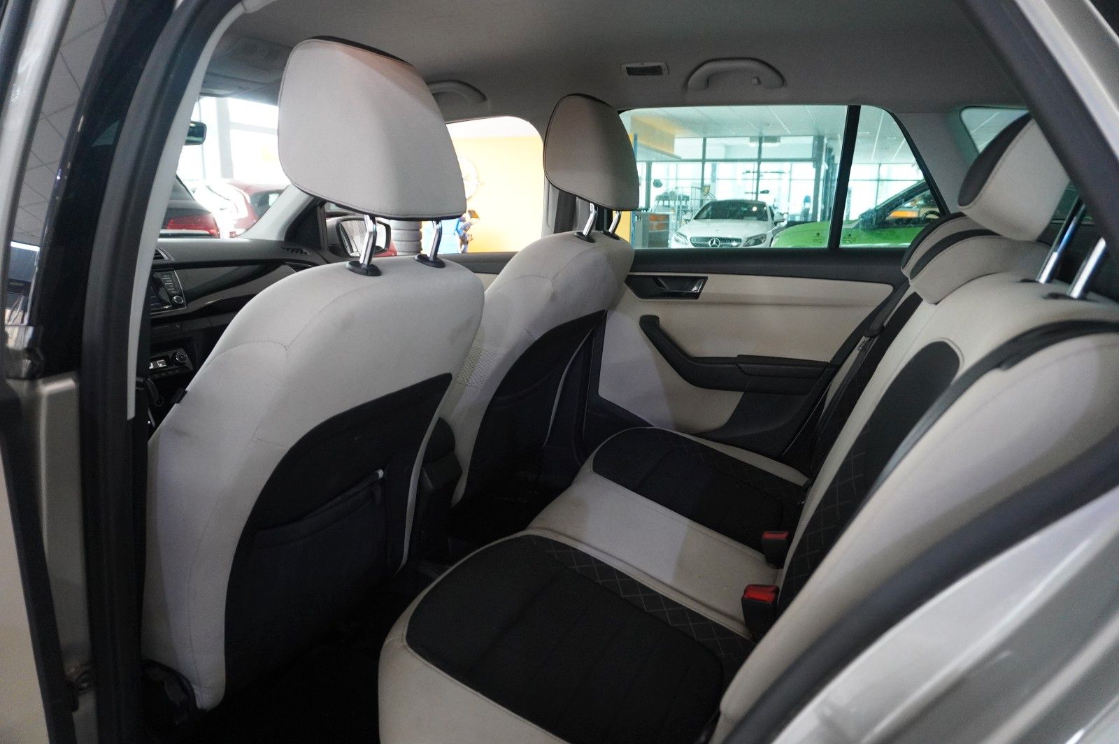 Fahrzeugabbildung SKODA Fabia Combi 1.2 STYLE LED/PDC/KLIMA/SH/USB/NEBEL