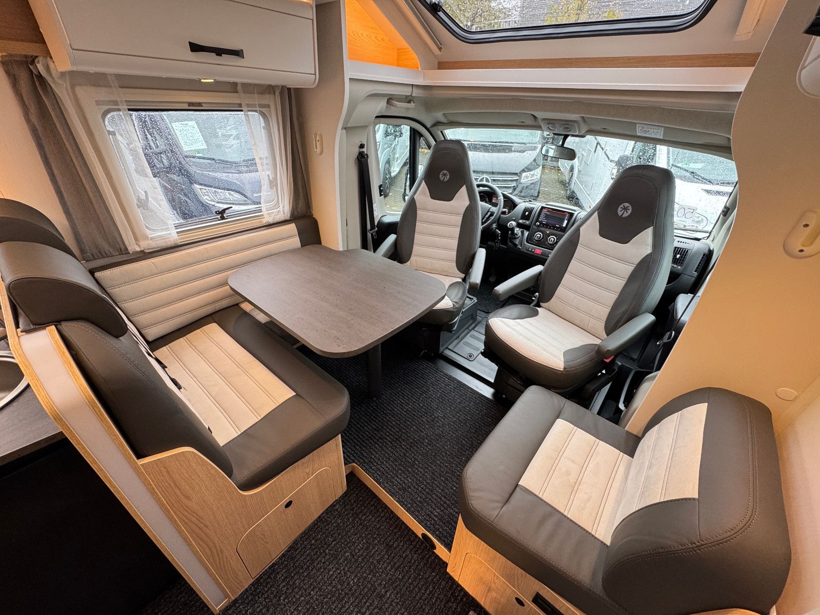 Fahrzeugabbildung Sunlight ADVENTURE EDITION T 68 1HAND KEIN MIETER HUBBETT