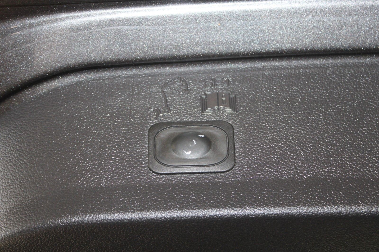 Fahrzeugabbildung Ford Kuga Individual NAVI XENON WinterPaket 1.Hand