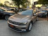 Volkswagen Tiguan Highline BMT/Start-Stopp - : Beige, Alcantara
