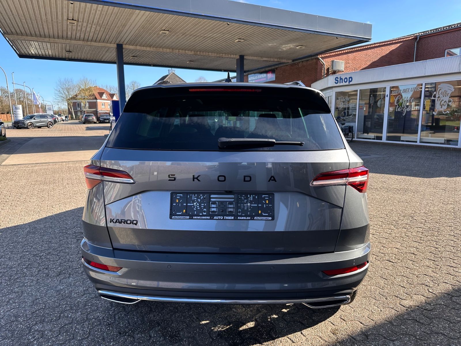 Fahrzeugabbildung SKODA Karoq Sportline 1.5 TSI DSG MATRIX/AHK/ACC/Navi