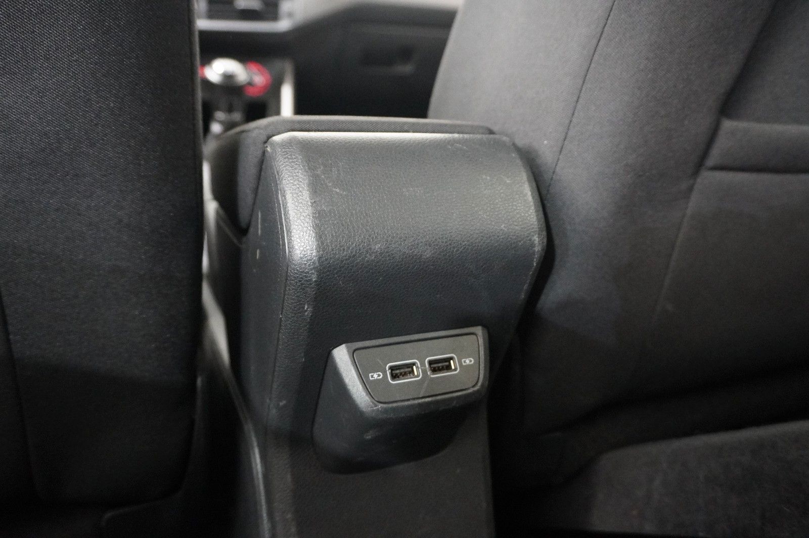 Fahrzeugabbildung Volkswagen Polo VI 1.0 TSI COMFORTLINE LED/KLIMA/SHZ/USB