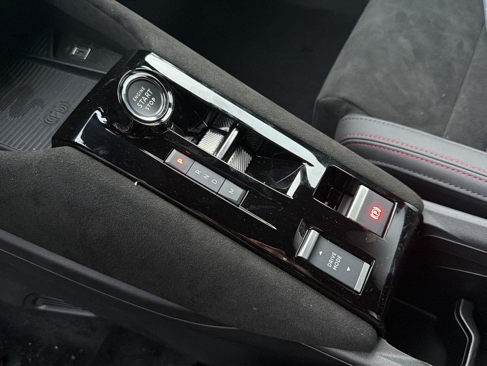 Fahrzeugabbildung Alfa Romeo Junior Ibrida 1.2 VGT 48V-Hybrid 100 kW Speciale