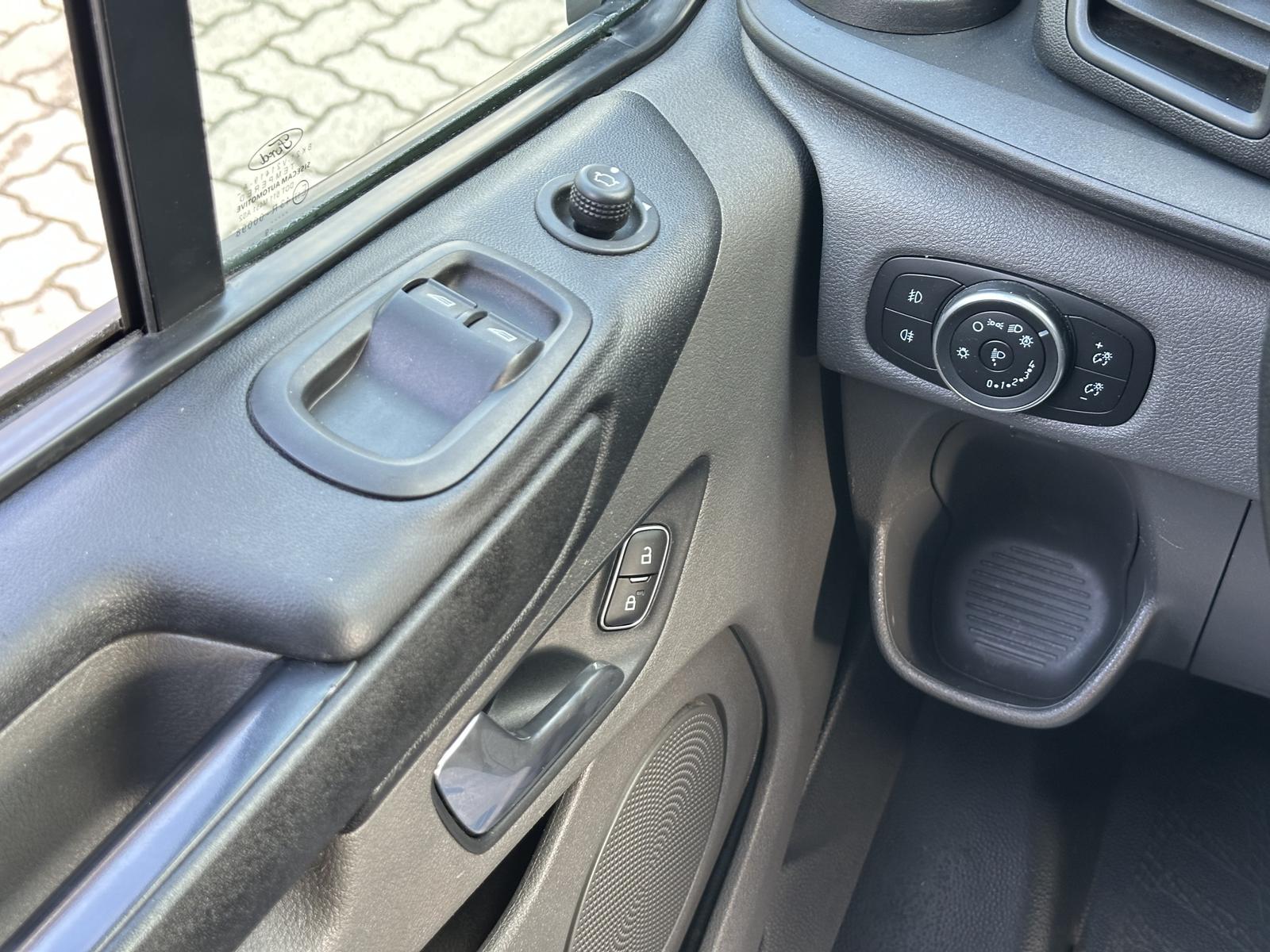 Ford Transit Custom 320 L1 *AHK*bhz.WSS*CARPLAY*PDC*