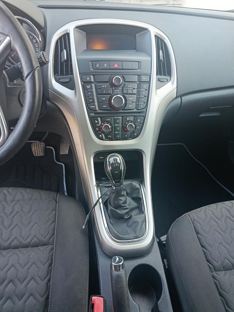 Opel Astra 2013 — photo 7