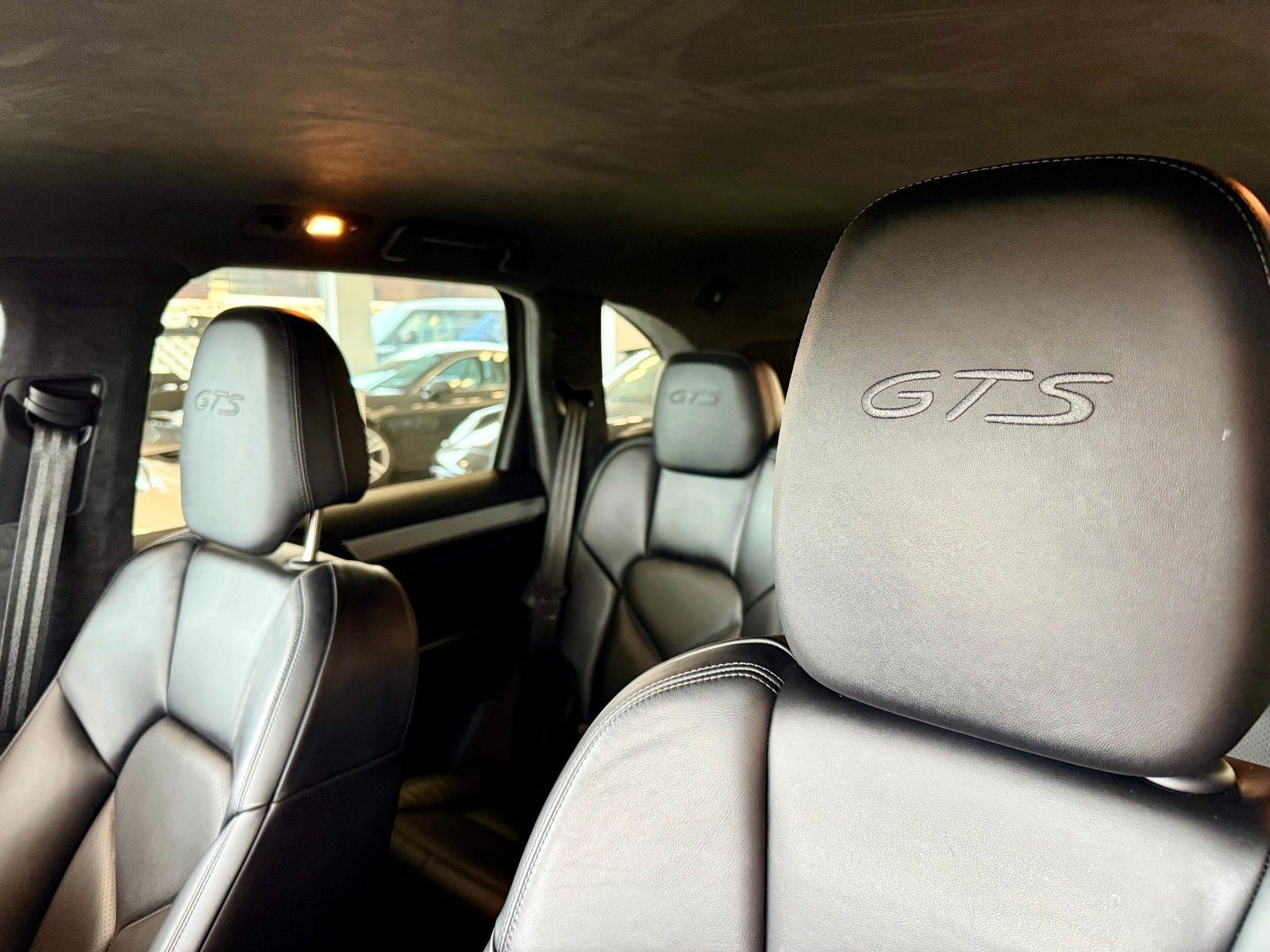 Fahrzeugabbildung Porsche Cayenne GTS Luftfederung/SportChrono/LED/Kamera