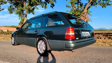 Mercedes E 200 - 9