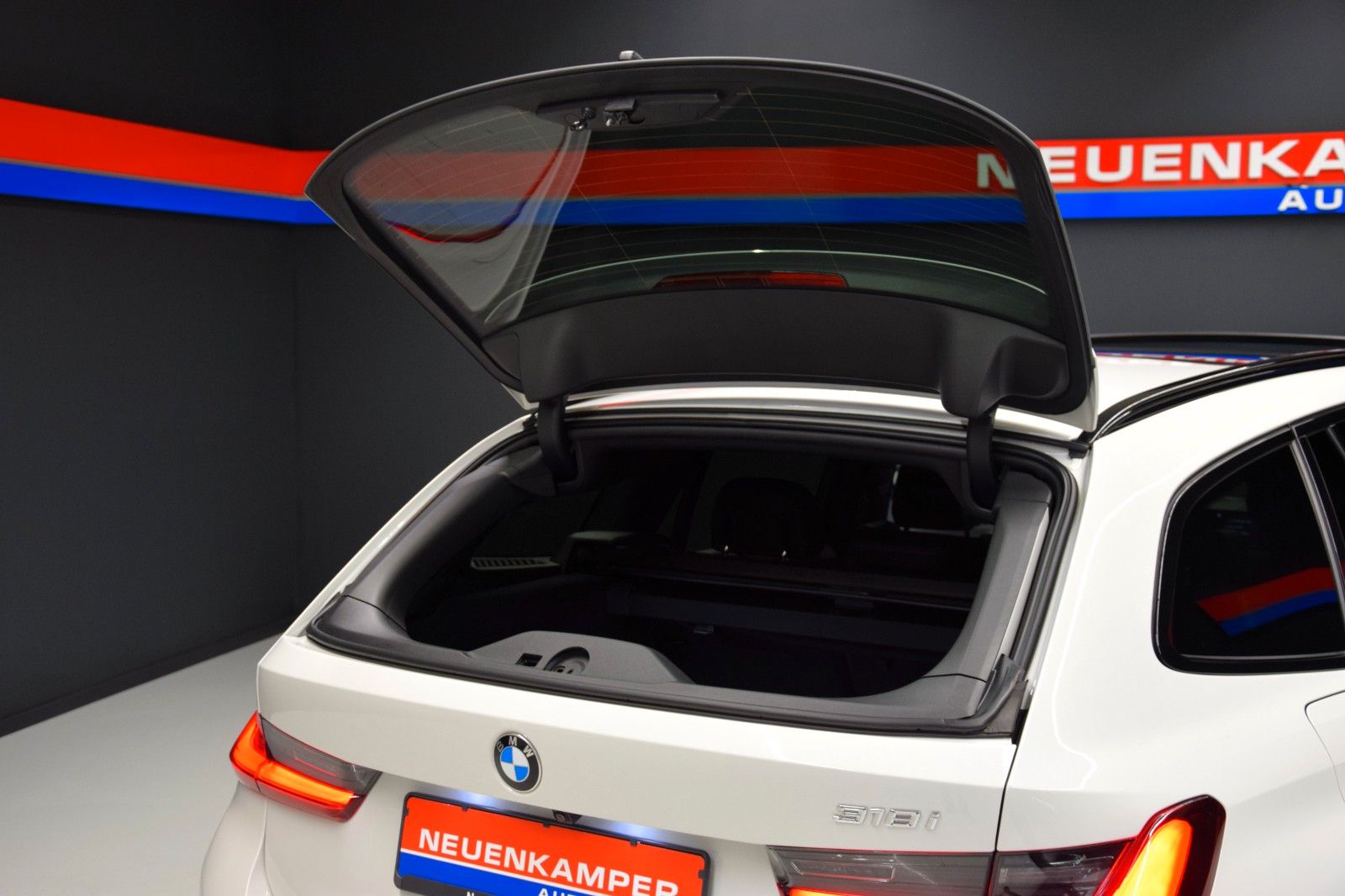 Fahrzeugabbildung BMW 318 i Touring M Sport ACC Pano AHK Memory Kamera