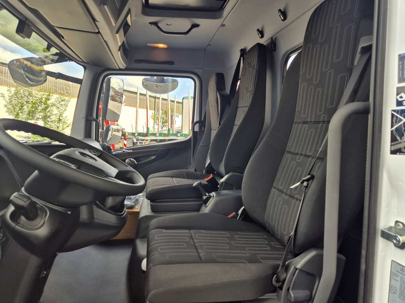 Fahrzeugabbildung Mercedes-Benz Atego 823 KK Kipper+Kran+Funk+Greifersteuerung
