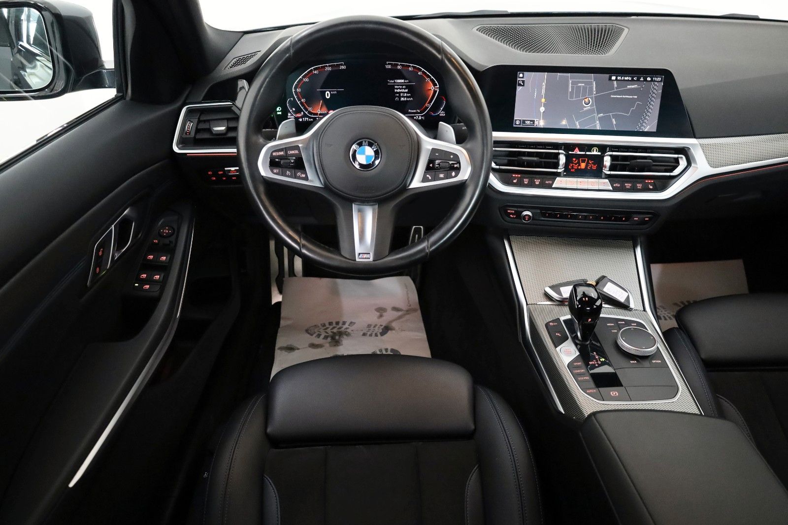 Fahrzeugabbildung BMW 330 d Lim. M Sport, T.Leder, Navi, LED, SH, SD