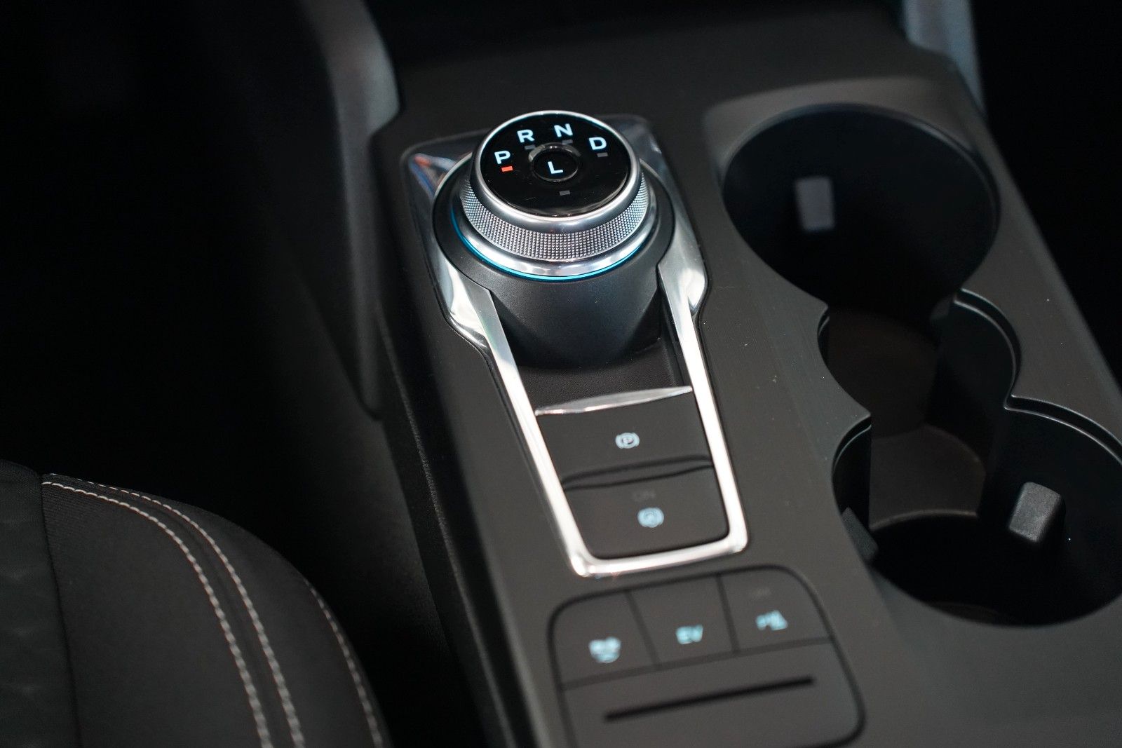 Fahrzeugabbildung Ford Kuga PHEV C&C Winter-Paket*Allwetter*Navi*Assist