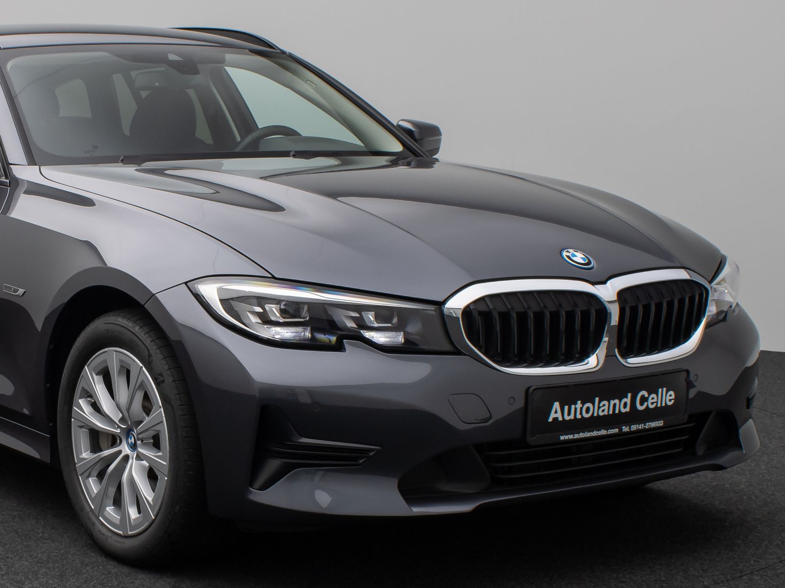 Fahrzeugabbildung BMW 330e DAB HiFi PDC DrivingAssist Alarm Sport LED
