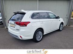 Fahrzeugabbildung Mitsubishi Outlander PHEV Intro Edition 4WD LED Leder RFK