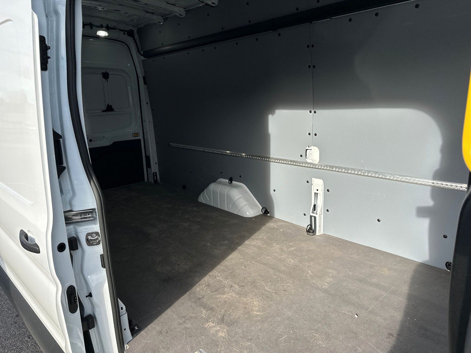 Fahrzeugabbildung Ford Transit Kasten 350 L4 Trend, TECHNOLOGIE-PAKET