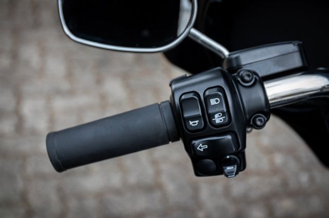 Fahrzeugabbildung Harley-Davidson ELECTRA GLIDE STANDARD FLHT - WENIGE KILOMETER