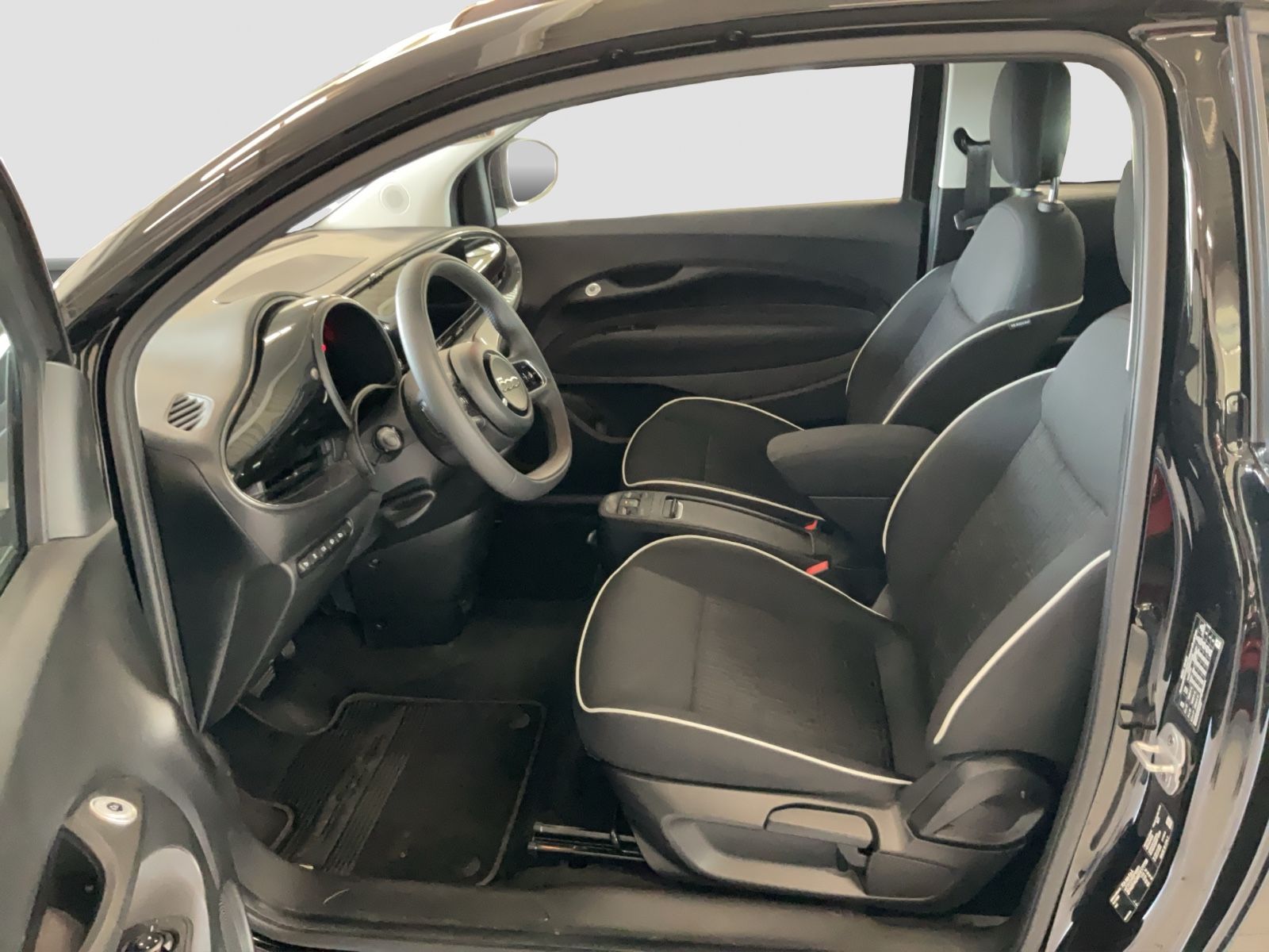 Fahrzeugabbildung Fiat 500e Cabrio + Komfort Paket