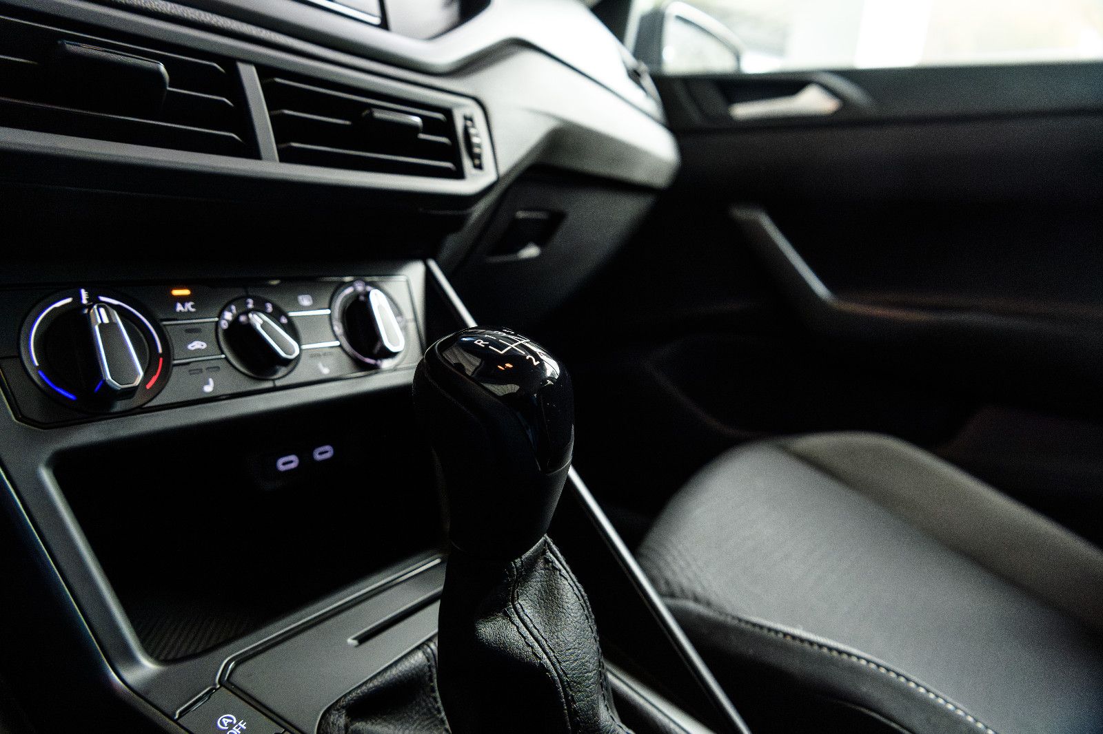 Fahrzeugabbildung Volkswagen Polo 1.0l 59kw+Klima+LED+GJ-Reifen+SHZ