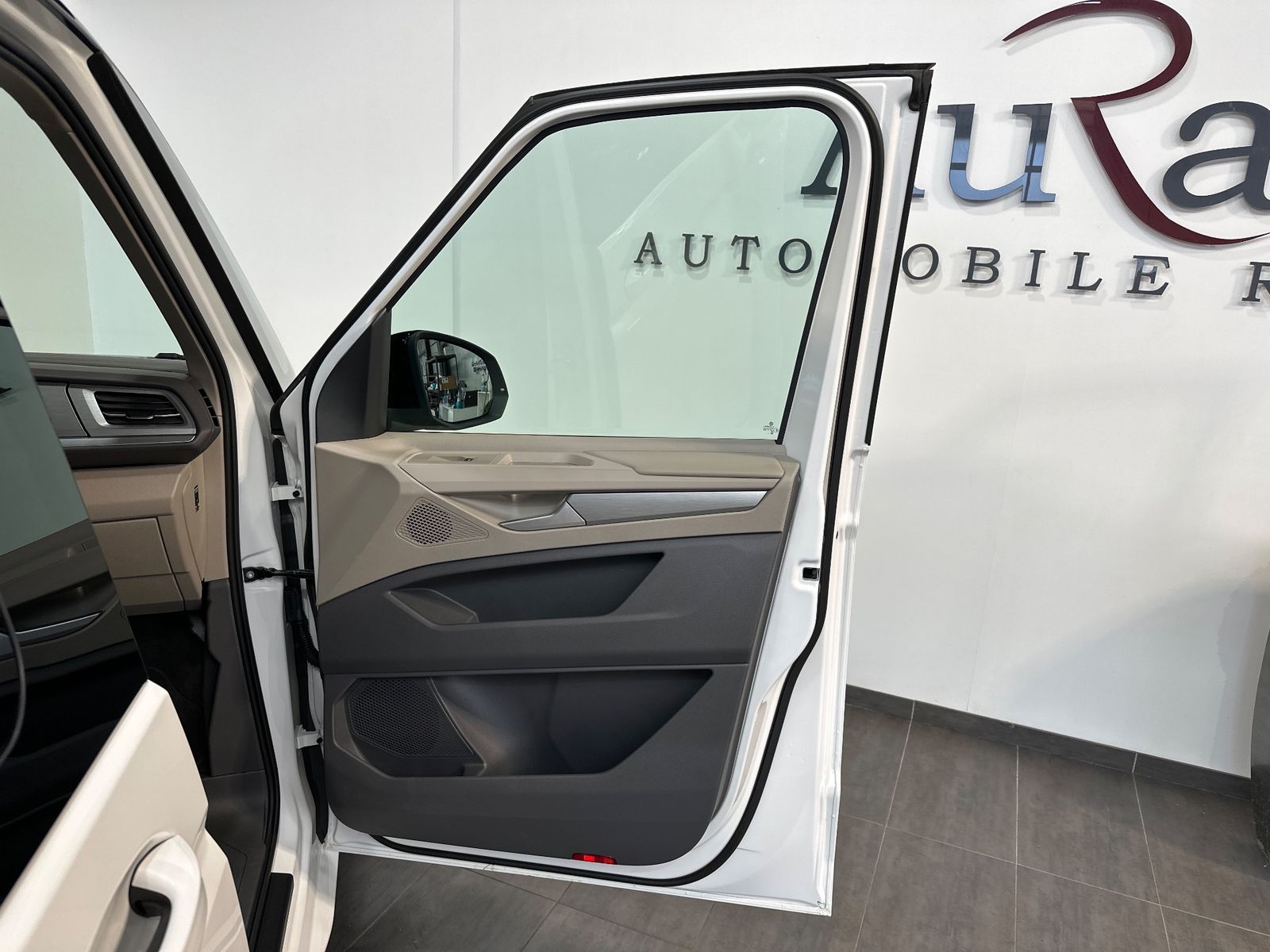 Fahrzeugabbildung Volkswagen T7 Multivan NAV+IQ-LIGHT+AHK+STHZG+ACC+HUD+KAM