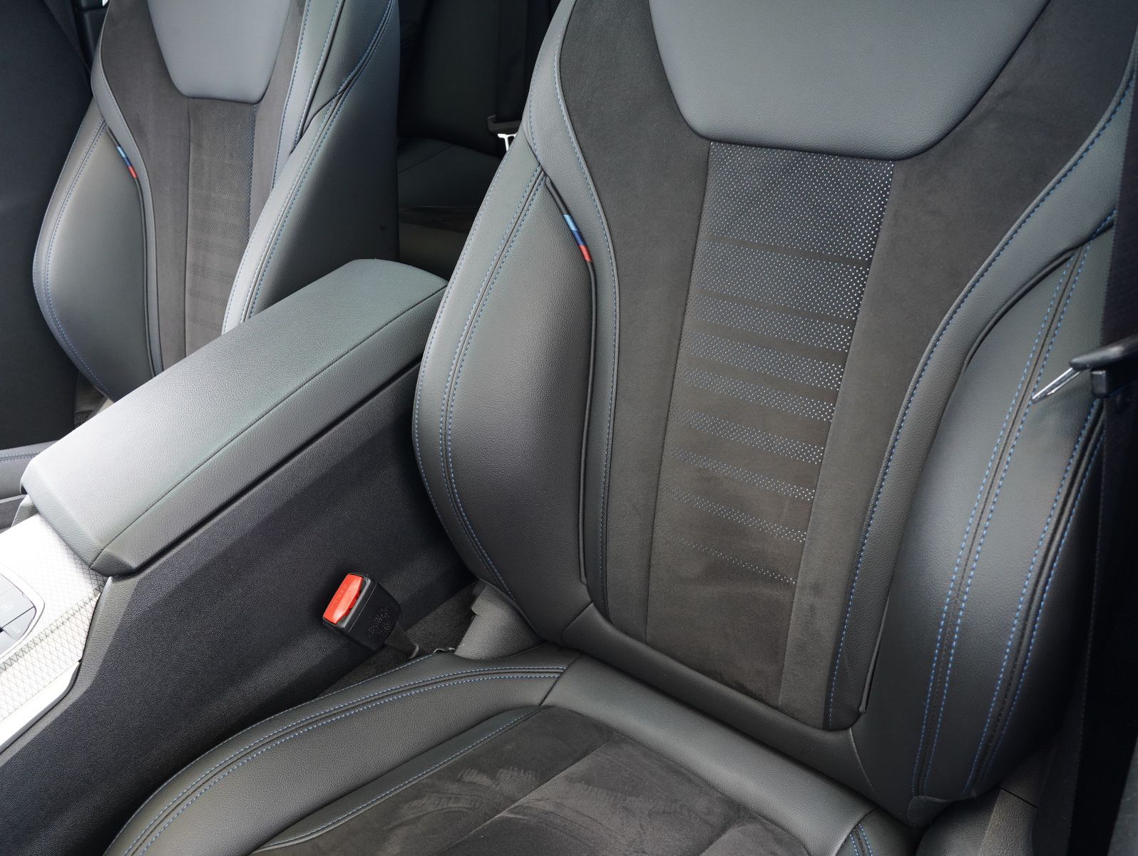 Fahrzeugabbildung BMW i4 Gran Coupe eDrive 40 M Sport SHADOW