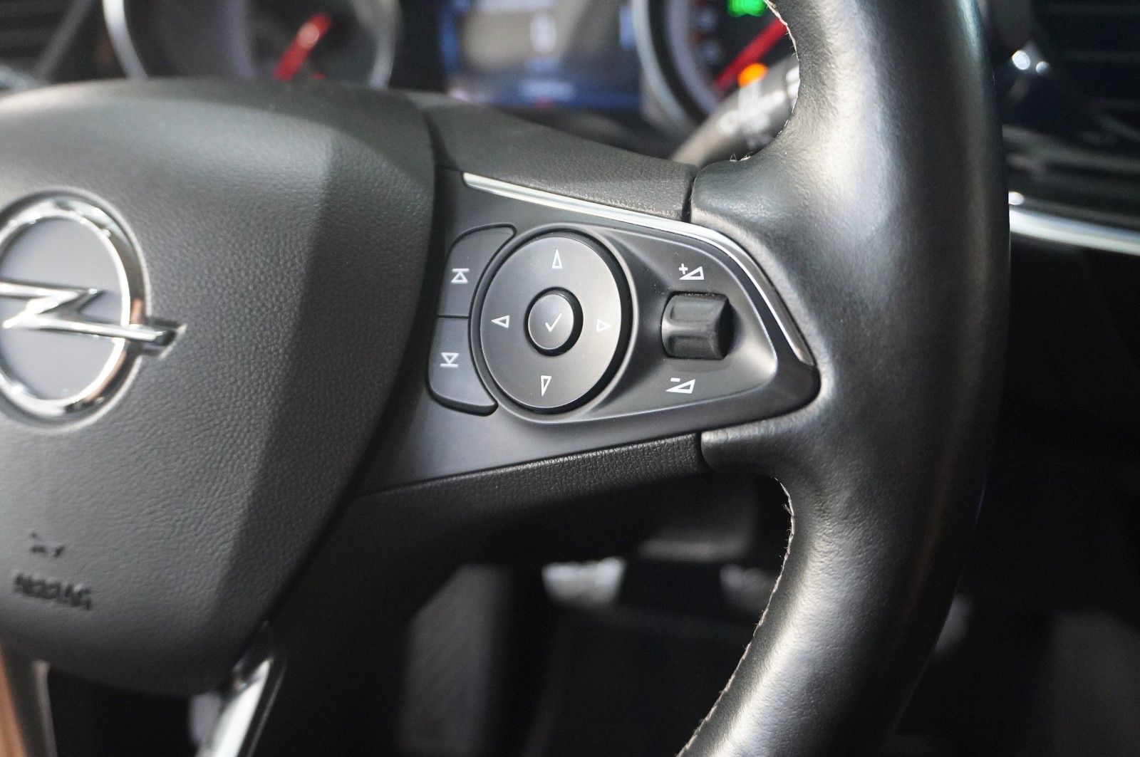 Fahrzeugabbildung Opel Insignia B GS 1.5T DYNAMIC NAVI/LED/SPORT/SH/AHK