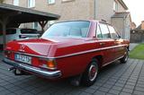Mercedes-Benz 200 / -8 - rote Mercedes-Benz 200