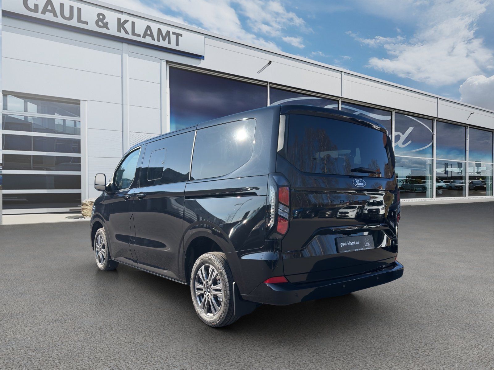 Fahrzeugabbildung Ford Tourneo Custom 2.0 Ecoblue 320 L1 Tourneo Titani