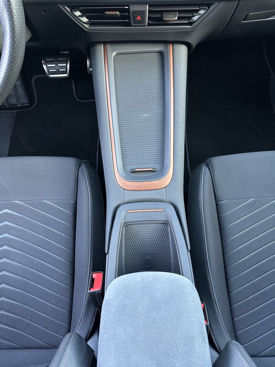 Fahrzeugabbildung CUPRA Born NAV+LED+V-COCKPIT+1HD+18ZOLL+PP+TEMPOMAT