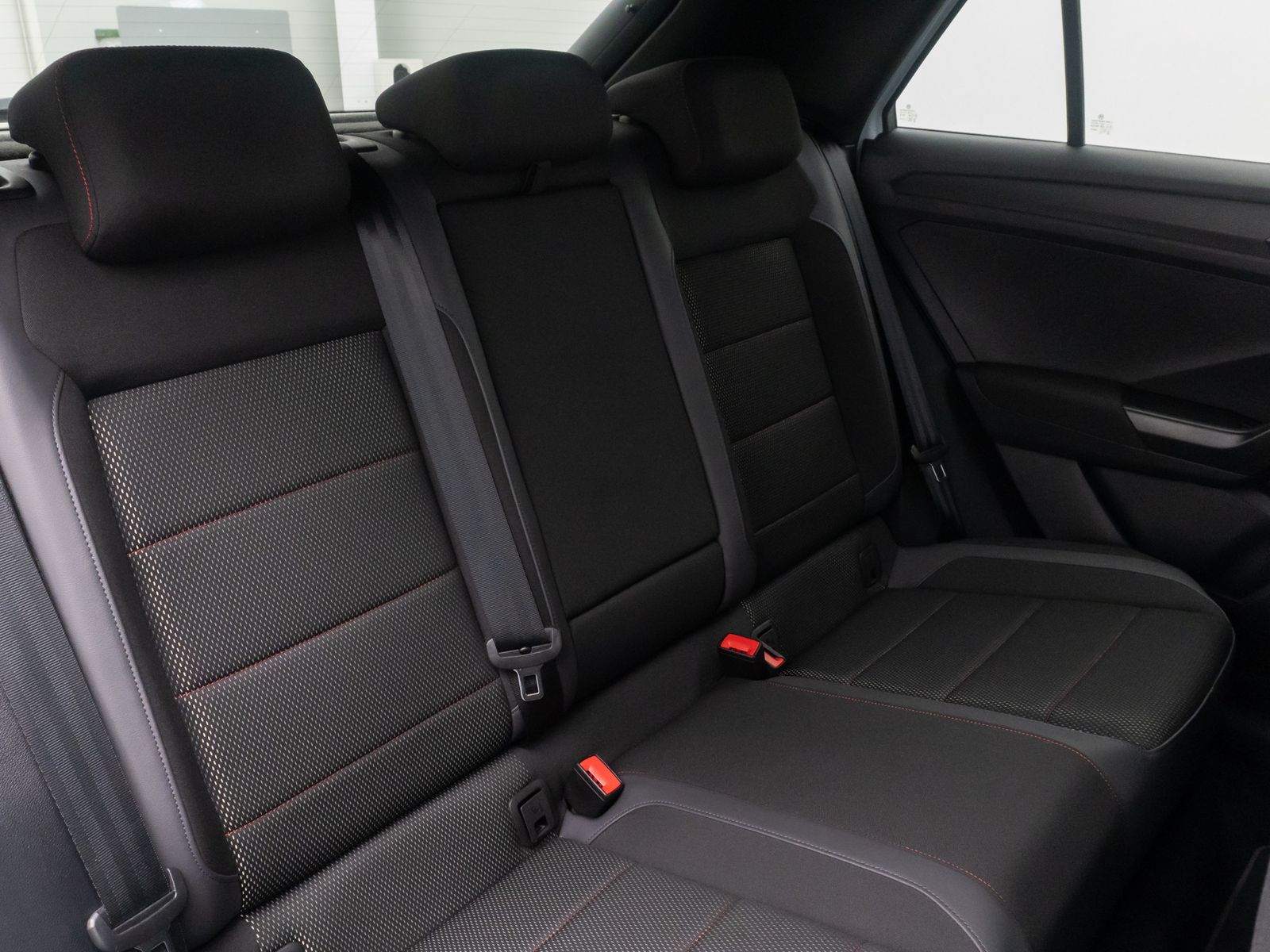 Fahrzeugabbildung Volkswagen T-Roc Sport ACC PDC HIFI Alarm FahrAssist DAB WR