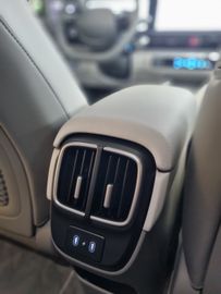 Fahrzeugabbildung Hyundai IONIQ 6 2WD 77,4 229PS UNIQ digitale ASP PanoD.