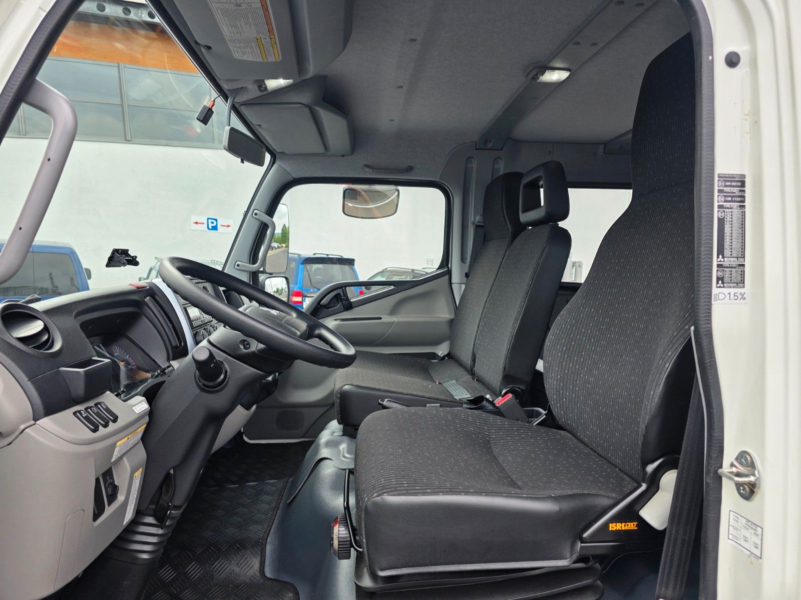 Fahrzeugabbildung Mitsubishi Fuso Canter 6C18D DoKa 4x4 Kran Atlas 65.2 - A2
