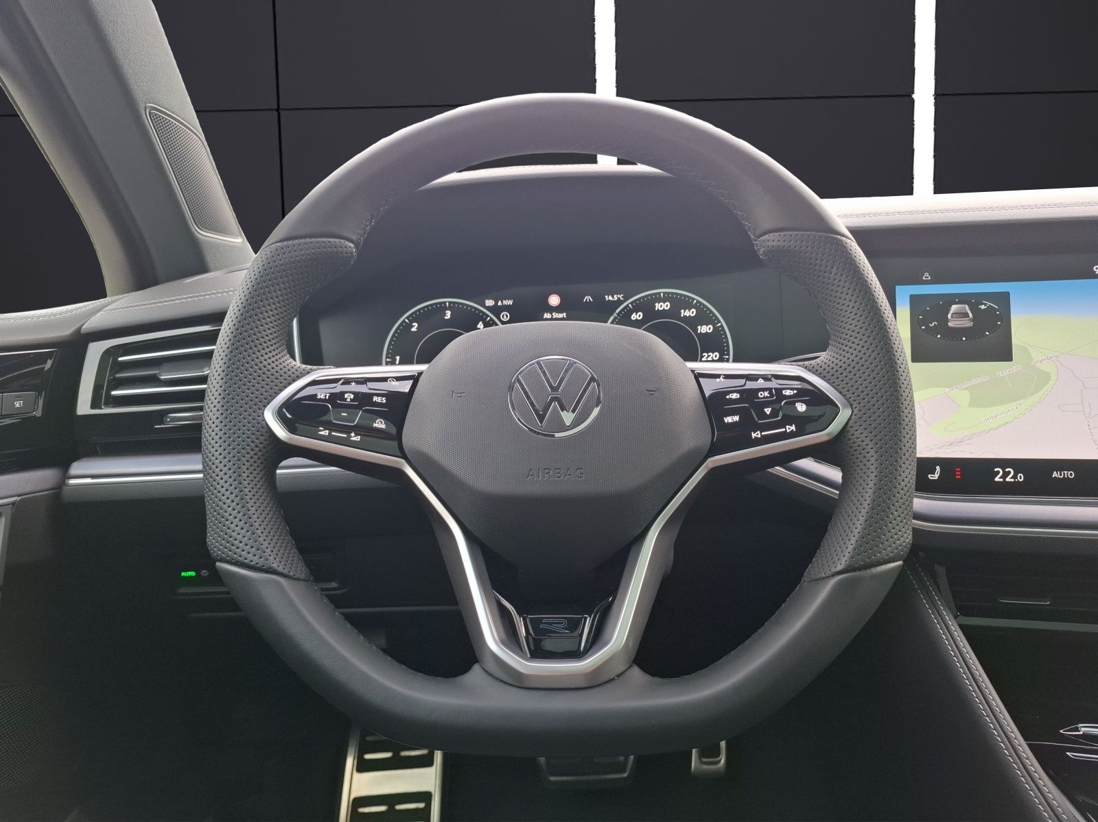 Fahrzeugabbildung Volkswagen Touareg R-Line TDI 4M IQ.Light ACC AHK STH PANO