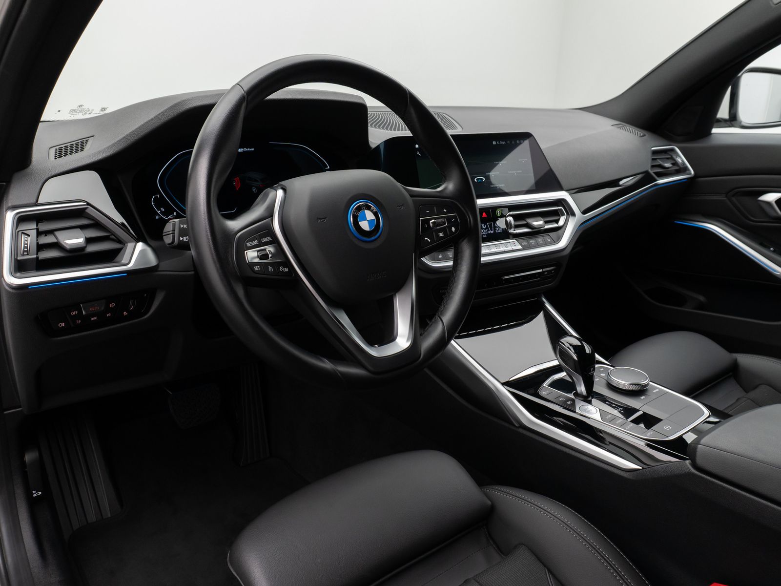 Fahrzeugabbildung BMW 320e  Sport Line DAB HiFi CockPitPro PDC Alarm