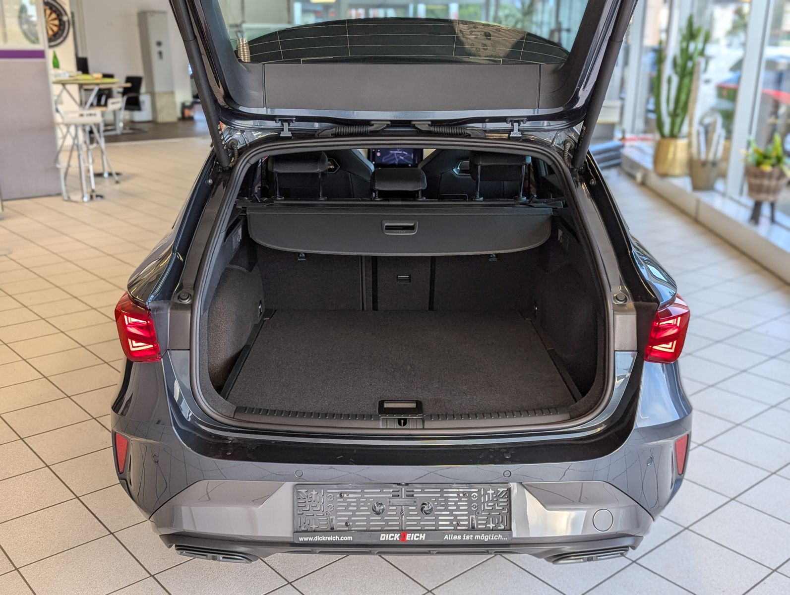 CUPRA Leon 1.5 eTSI Sennh Matrix Pano Edge/Dynamic AHK - Image 17
