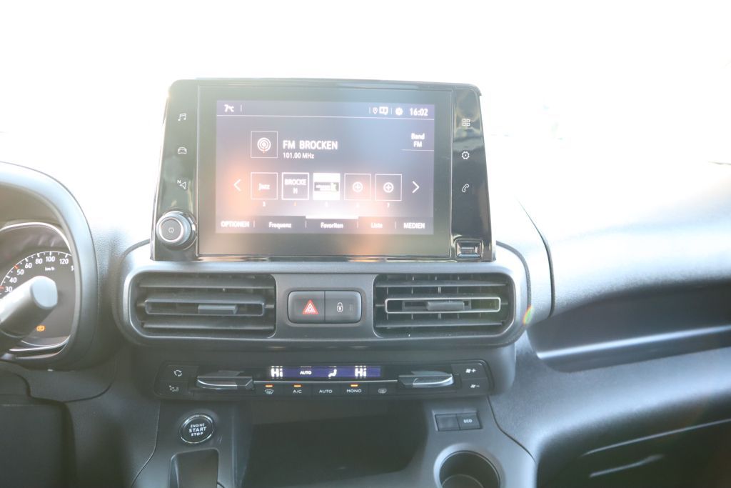 Fahrzeugabbildung Opel Combo Life 1.2 Turbo Aut. Ultimate+Navi+Panorama