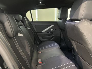 Fotografie 7 des Opel Astra 1.2 Turbo Automatik GS