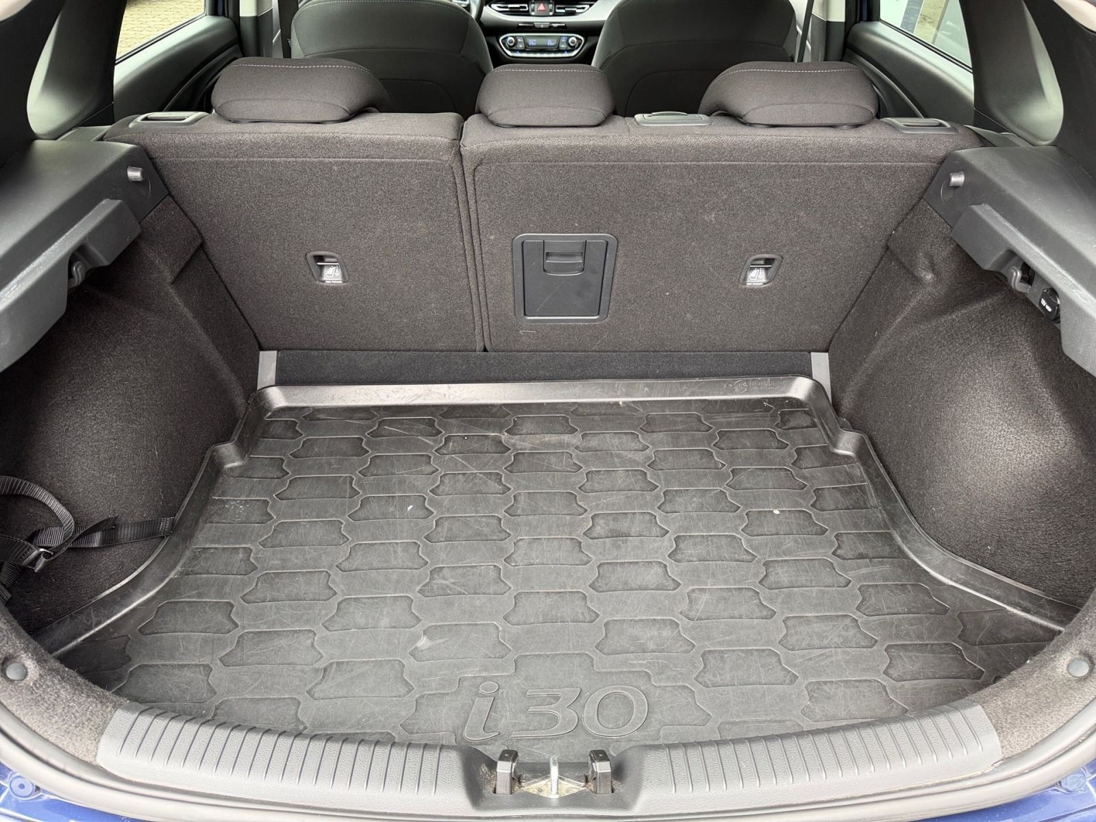 Fahrzeugabbildung Hyundai i30 1.5 T-GDI Intro Edition Navi LED Mild-Hybrid