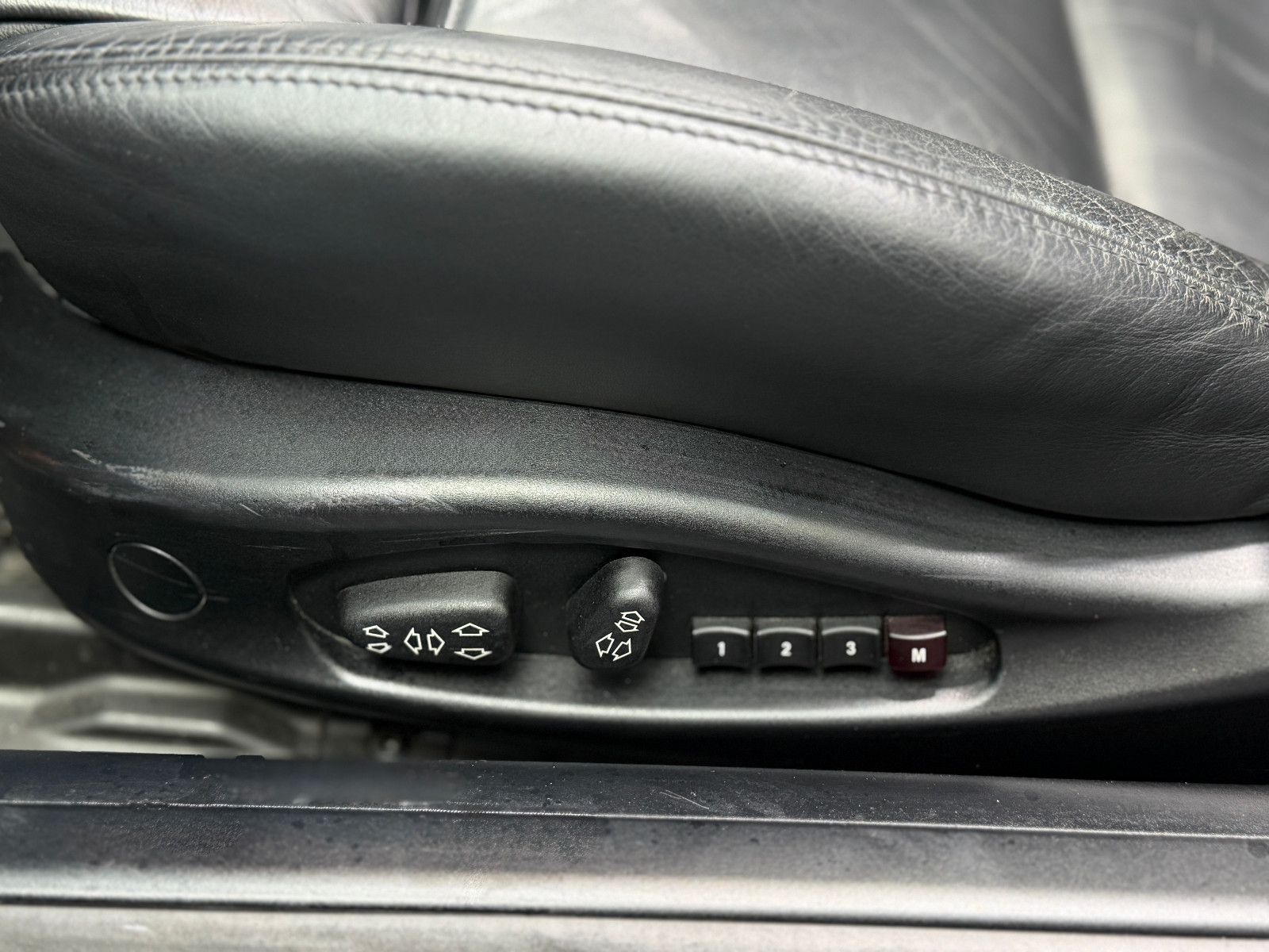 Fahrzeugabbildung BMW 330Ci|M-PAKET 2|HIFI|PDC|NAVI|LCI