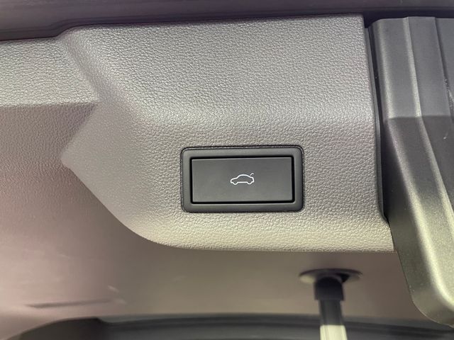 T7 Multivan Life 2.0 TDI DSG AHK NAVI ACC EL.HEC