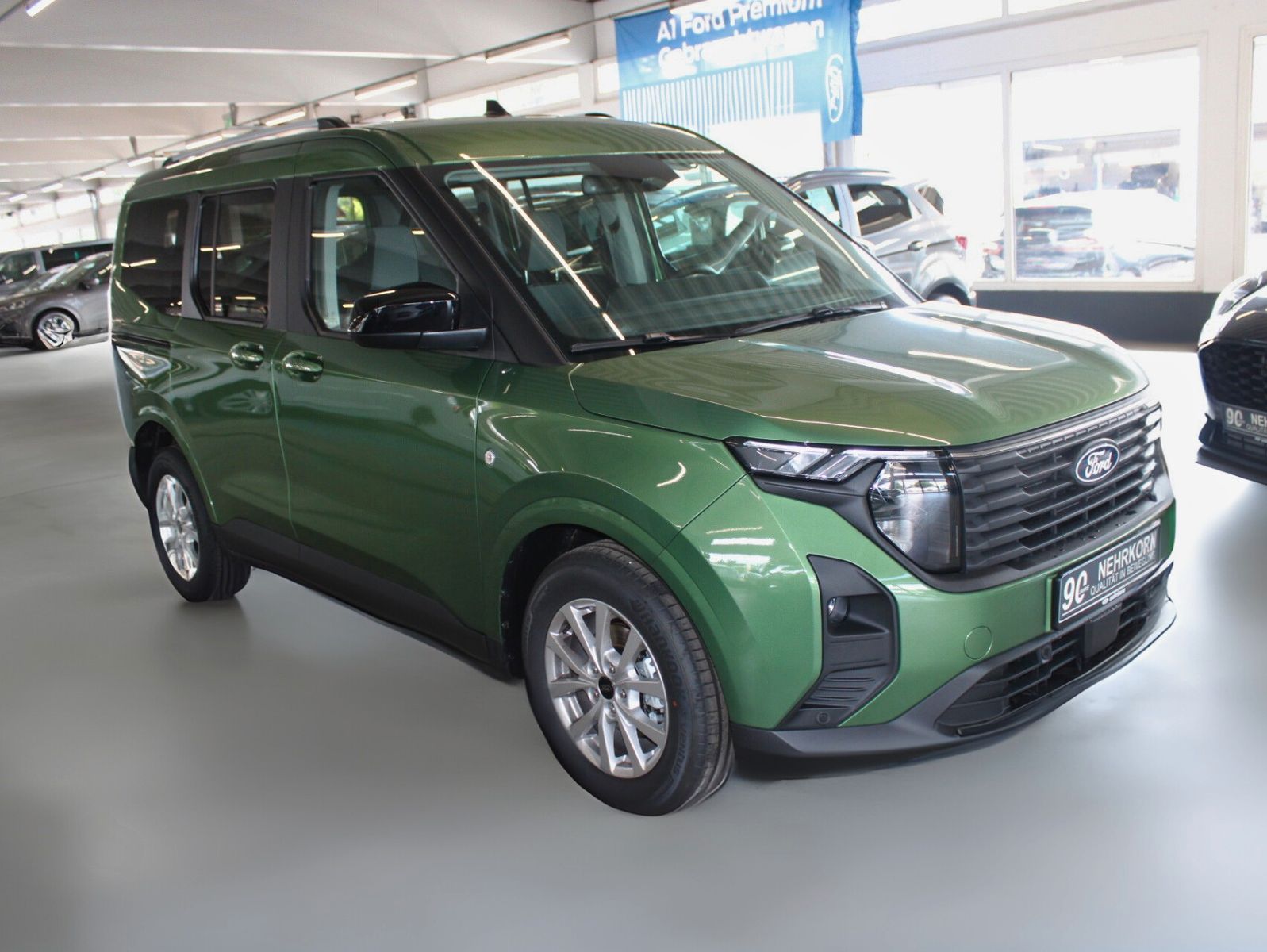 Fahrzeugabbildung Ford Tourneo Courier Titanium Automatik FahrerAssPak