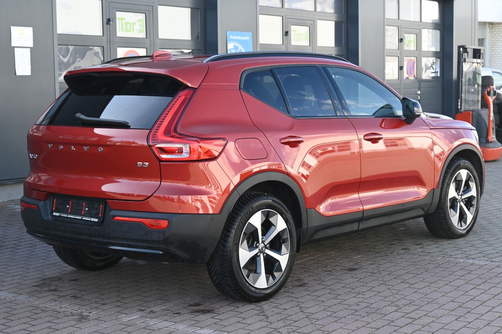 Fahrzeugabbildung Volvo XC40 B3 Plus Dark*LED*PANO*360*H&K*BLIS