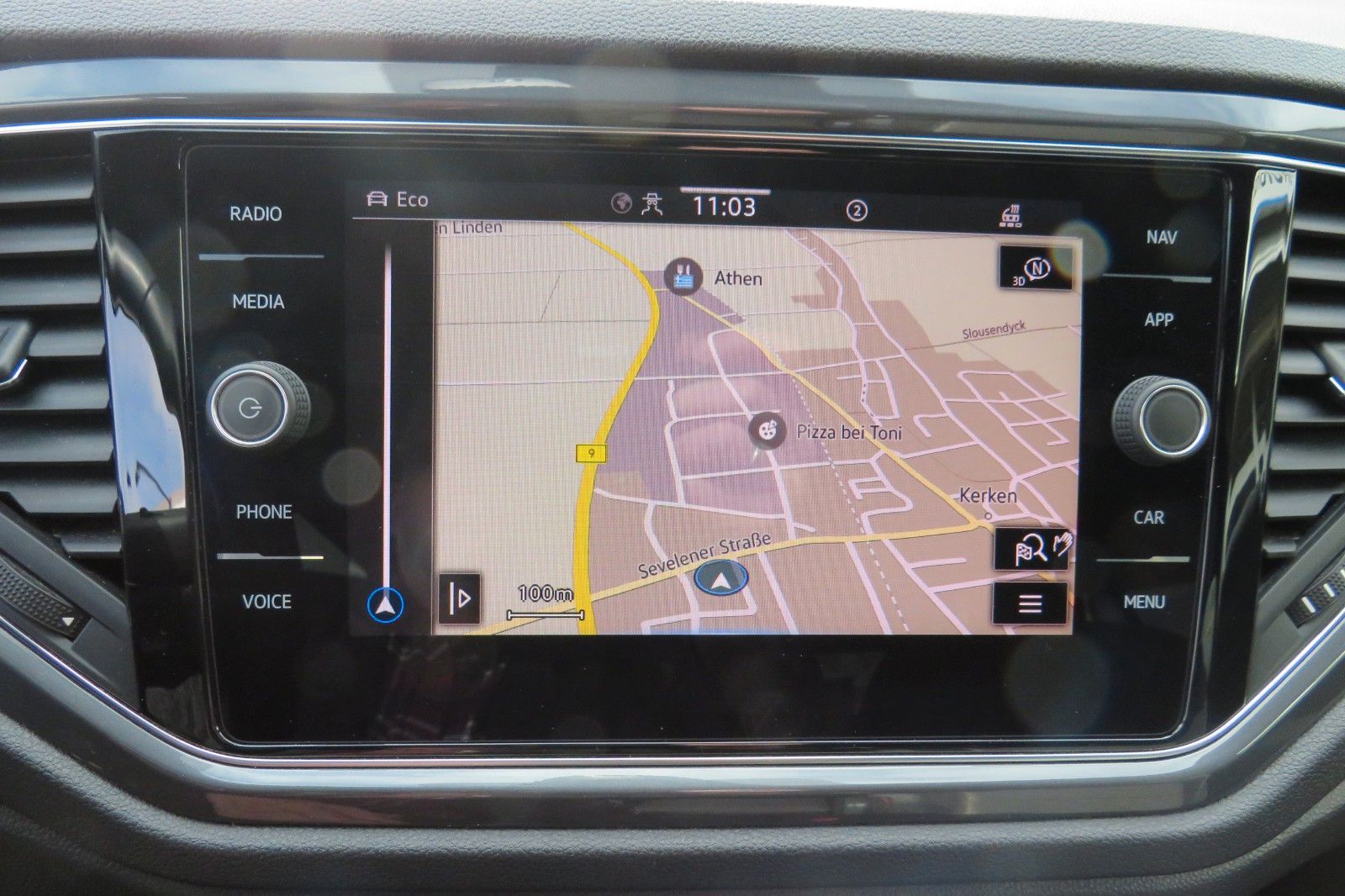 Fahrzeugabbildung Volkswagen T-Roc SPORT/R-LINE ACC KAMERA SITZH. 18`NAVI 1H