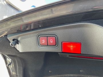 Fahrzeugabbildung Mercedes-Benz C 300 Coupe AMG Line Pano RFK Burmester uvm.