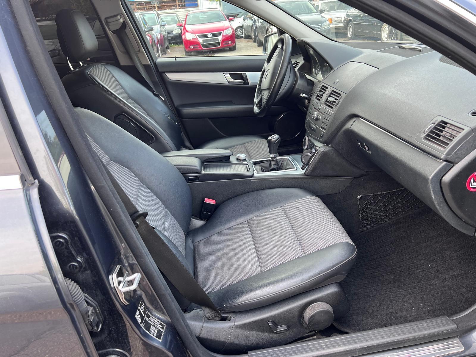 Mercedes-Benz C200 2010 — photo 7